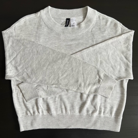 H&M | Gray Long Sleeve Cropped Top - Picture 3 of 5